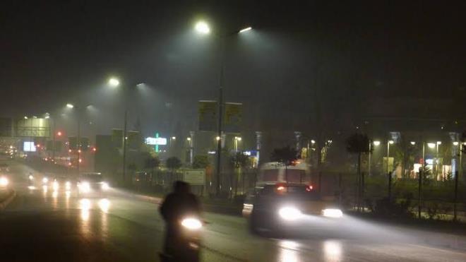 "Bir paket sigara imi oluyorsunuz"  <br>  22 mcg PM 2,5'a maruz kalrsanz bir paket sigara imi oluyorsunuz. Fakat biz gn ierisinde 125 mcg PM 2,5'a maruz kalyoruz. Bu da bir gnde paketlerce sigara imiiz anlamna geliyor. Bu nedenle byle yksek basncn olduu gnlerde ilerimizi i mekanlarda halletmeye zen gstermemiz gerekli.