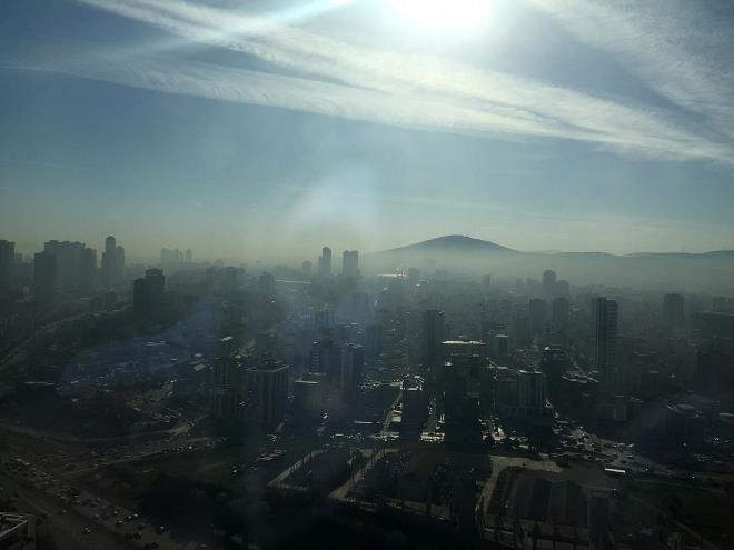 Hava kirlilii snr deerleri ve stanbul'da llen deerler hakknda bilgi veren Dr. Demirhan, aklamasn yle tamamlad: Avrupa Birlii standartlarna gre PM 2,5 deeri 25 mikrogram(mcg) m3. Fakat u anda bizim atmosferimizde 125 mcg kadar kabiliyor.