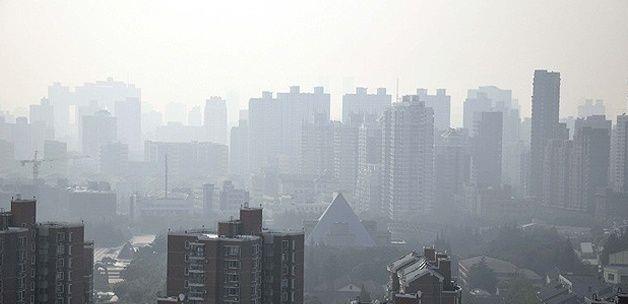 "Her yl 3,5 milyona yakn insan..."  <br>  Her yl 3,5 milyona yakn insan hava kirlilii kaynakl sebeplerden hayatn kaybediyor. Bunlarn yzde 40' kalp yetmezlii, yzde 40' fel, kalan kiiler de akcier ve solunum yollar sorunlar sebebiyle hayatlarn kaybediyor.