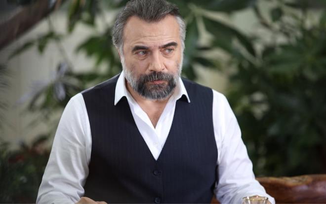 ATV'nin en uzun soluklu dizisi olan Ekya Dnyaya Hkmdar Olmaz'n 154. yeni blm yaymlanmamas dizinin sevenlerini meraklandrd. Ylba dolaysyla yaymlanmayan tm diziler bu hafta itibariyle yaymlanmaya balamasna ramen EDHO ekranlara geri dnmedi.