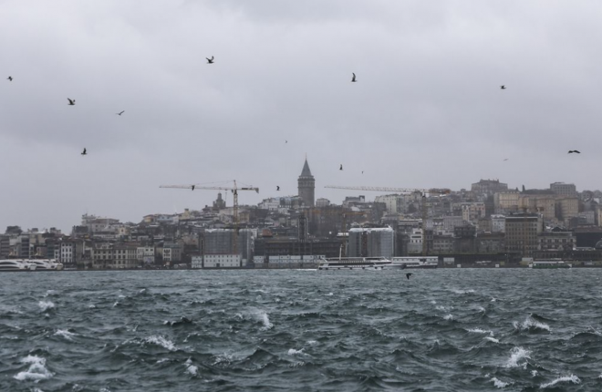 Rzgar, Marmara ile Kuzey Ege kylarnda kuzey ve kuzeydou ynlerden kuvvetli, Hatay evrelerinde yer yer dou ve kuzeydou ynlerden kuvvetli ve ksa sreli frtna eklinde esecek.