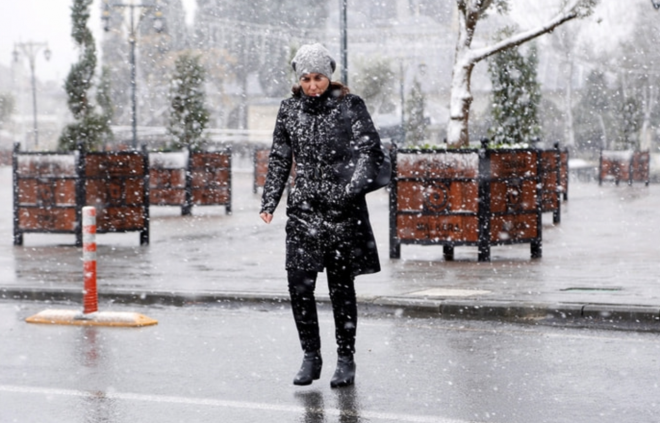 Yalarn hafif olmak zere genellikle yamur ve saanak,  ve Dou Anadolu?nun gneyi ile Gneydou Anadolu'nun yksek kesimlerinde karla kark yamur ve yer yer hafif kar eklinde olmas bekleniyor.