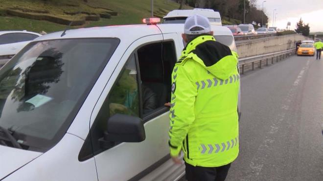 Zorunlu hallerde akar kullanm en az 150 metre nceden balayacak. Bu aralar ancak tehdit veya grev durumunun ortaya koyaca zorunlu hallerde en az 150 metre nceden duyulabilir ekilde kl ve sesli uyar sisteminin birlikte kullanlmasyla kanunun ngrd gei stnl hakkndan faydalanabilecek.