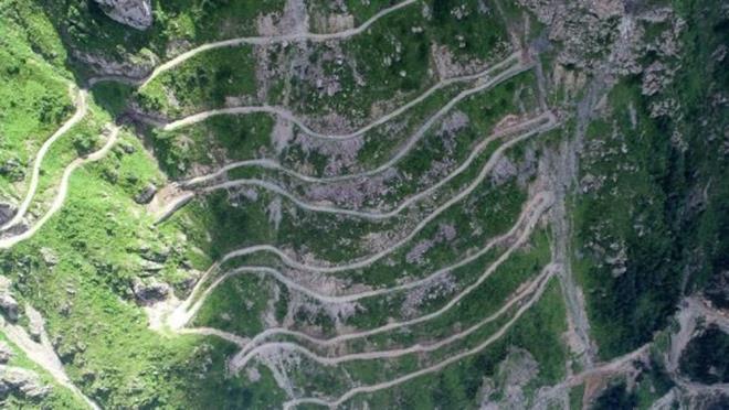 Ekiplerin saatlerce mcadele ettii yolda geen yl bir gazeteciye ve iki askere mezar oldu.