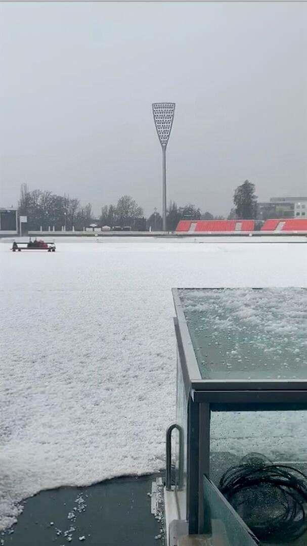 Avustralya'nn en byk ikinci ehri Melbourne'de ise dn ve bugn etkili olan dolu frtnasnn ilerleyen gnlerde de devam etmesi bekleniyor.