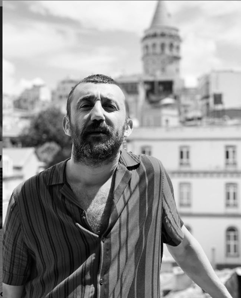 nstagram hesabnda sk sk Didem Daycolu ile ak pozlarn paylaan Necip Memili, nikahtan ilk kareleri  bir mre bedel notuyla takipileri ile paylat.