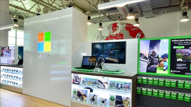 irket en byk satn almlarn ise Aralk 2016'da 26,2 milyar dolara LinkedIn ve Mays 2011'de 8,5 milyar dolara Skype Technologies alarak yapt.