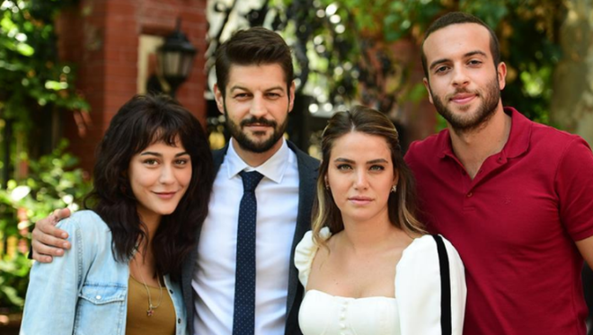 ocuk dizisinin konusu neydi?<br>    Karasu ailesinin yolunda giden hayatlar, ailenin sz sahibi olan Asiye Hanmn herkesten saklad byk bir srra ipoteklidir. Zamannda gelini ule'nin kucana verdii bebek herkesten saklad gayri meru olu Hasan'n oludur.