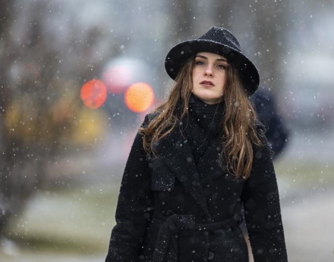 stanbul'da kar ya : Meteoroloji uzmanlarnn stanbul iin ngrd kar ya beklendii dzeyde olmad. Pazartesi gn Silivri ve atalca gibi kentin d kesimlerinde grlen kar ya bugn kentin yksek kesimlerinde hafif bir etki yaratt. stanbul iin perembe ve cuma gn beklenen kar ya da yerini yamura brakacak grnyor.
