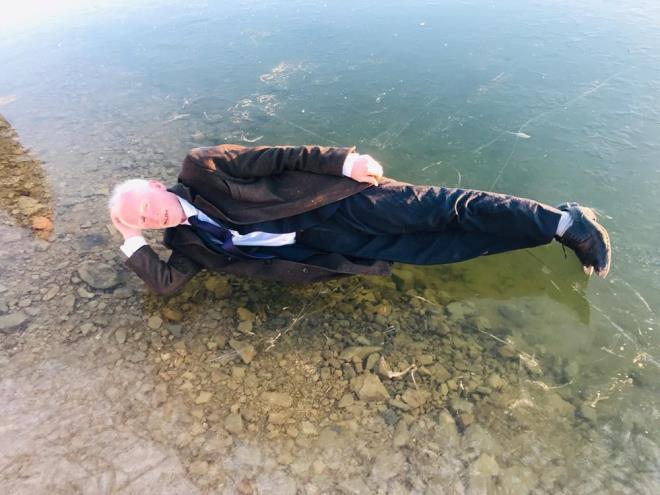 Kar ve buzlanma nedeniyle birok ky yolu, ulama kapanrken, Bayburt'ta hava scakl, sfrn altnda 15 derece lld.