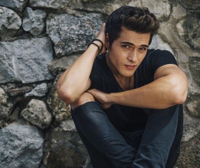 zellikle Bodrum Masal dizisiyle tannmaya balayan oyuncu, 2018 yapm Direni Karatay adl filmde Kutay karakterini canlandrd.