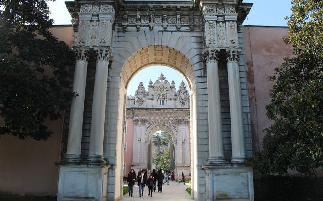 Ahap at makasnn zerine kurun kalemle yazlan ve ancak bir ksm okunabilen notun 'Beki Yunus'a ait olduu anlalmt.