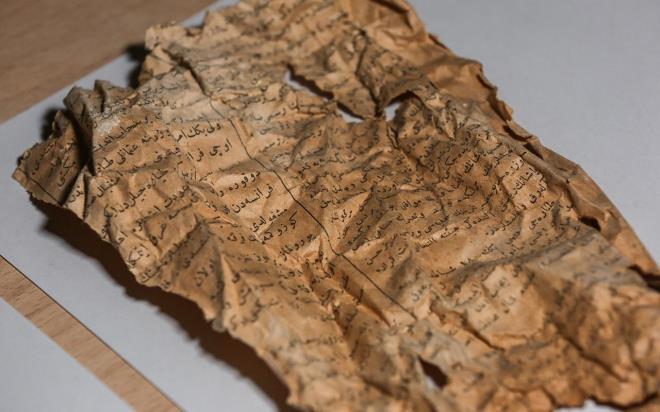 Gazetenin basm tarihinin, 1910'lu yllarn bana denk geldii dnlrken, dolgu malzemesi olarak kullanlan Franszca gazetenin ise okunabilen bir kesinde 1917 tarihi grlyor.