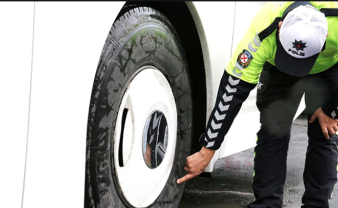 Denetlemeler polislerin zerindeki kameralarla kayt altna alnd.