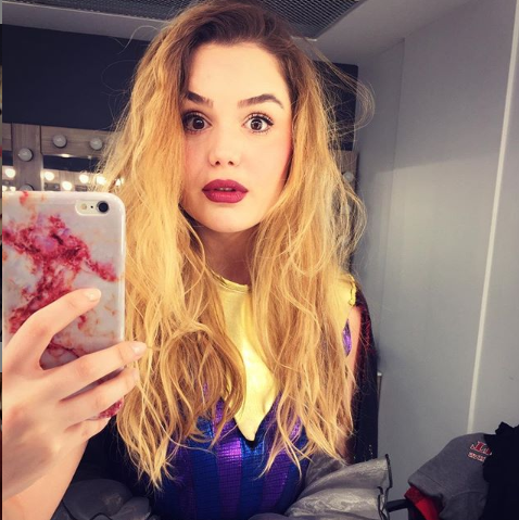 Karde ocuklar dizisinde Hayal karakterine hayat veren Alara Turan, 1.68 metre boyunda, 58 kilo ve Baak burcudur.