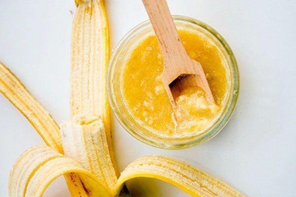 3-Muz maskesi  <br>  Malzemeler:  <br>  1 adet muz  1 orba ka zeytinya  2-3 kak mayonez  <br>  Hazrlan ve Uygulamas:  <br>  Tm malzemeleri bir kasede iyice kartrn .Daha sonra tm salarnza eit ekilde srn. Son olarak 30 dakika bekletip, lk su ile durulayn.    te l l parlayan ve salkl salarnzla istediiniz ekli verebilirsiniz...