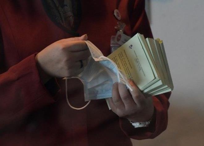 HAVA YOLU VE DEMR YOLU BLETLERNDE CRETSZ GER DEME    Bu arada in'de 24 Ocak'tan itibaren in Sivil Havaclk daresi ve in Devlet Demiryollar, lke genelinde hava ve demir yolu seferlerinde istee bal bilet iadesi yapabilecek.