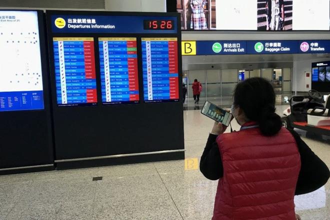 Koronavirs phesine kar halktan panie kaplmamalarn isteyen Salk Bakan Terawan Agus Putranto da yapt aklamada, sz konusu kiiye virsn bulap bulamadna ilikin incelemenin srdn bildirdi.