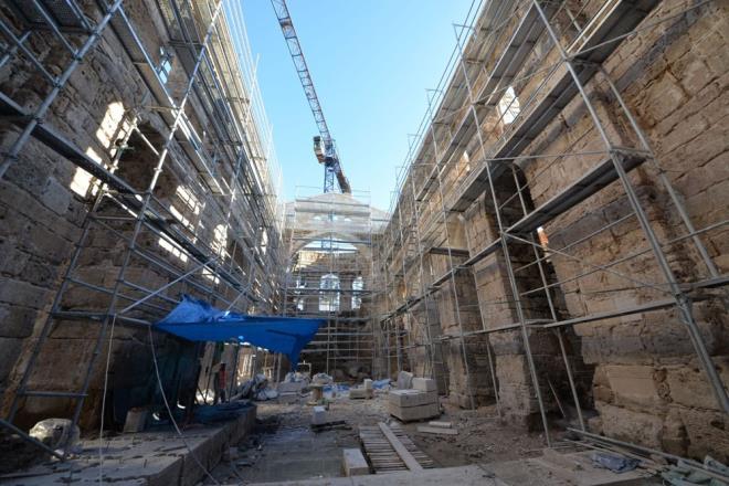 Kaleii'nde Seluklularn fethi sonras kiliseden camiye evrilen ve 1896'daki yangnda minaresinin kubbesi de yanarak kullanlamaz hale geldii iin uzun yllardr 'Kesik Minare' olarak adlandrlan ehzade Korkut Camii'ndeki mze-cami konseptli restorasyon almalar devam ediyor. Tarihler boyunca 6 mdahale geiren, en ciddi restorasyonu ise 1974'te yaplan ehzade Korkut Camii ile ilgili son almann ihalesi 2017 yl nisan aynda yapld ve temmuzda szleme imzaland. in bitim sresi 2020 gzken alma kapsamnda, uzun yllardr atl vaziyette olan ve byk ksm da bakmszlktan yklan tarihi yap, bu yl iinde mze-cami olarak ibadete alacak.