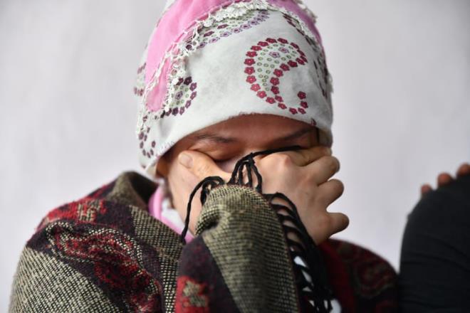 Drdane Aydn, Mahmud'un fotoraflarn gstererek teyit etmek isteyen AA ekiplerine, "Beni kurtaran bu ocuk. O gzlerini unutamam. Bizi buluturun." demesi zerine Suriyeli Mahmud, Aydn ailesinin kydeki evine geldi.