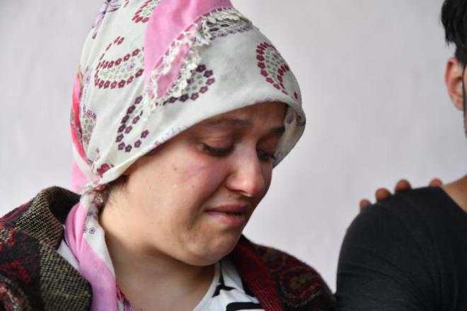 Karsnda "Kahramanmzsn" diye nitelendirdii Mahmud'u grr grmez gzyalarna hakim olamayan Drdane Aydn, Mahmud'a sarlp hkrklara bouldu.