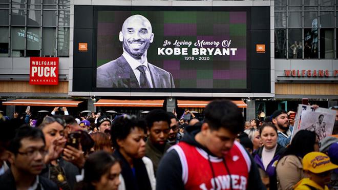 nce uakta Kobe'nin ei Vanessa ve dier kzlarnn da bulunduu iddia edilmi, ardndan bu iddia yalanlanmt. Kobe'nin Los Angeles Lakers'tan eski takm arkada Rick Fox'un da helikopterde bulunduu iddialar aslsz kt.
