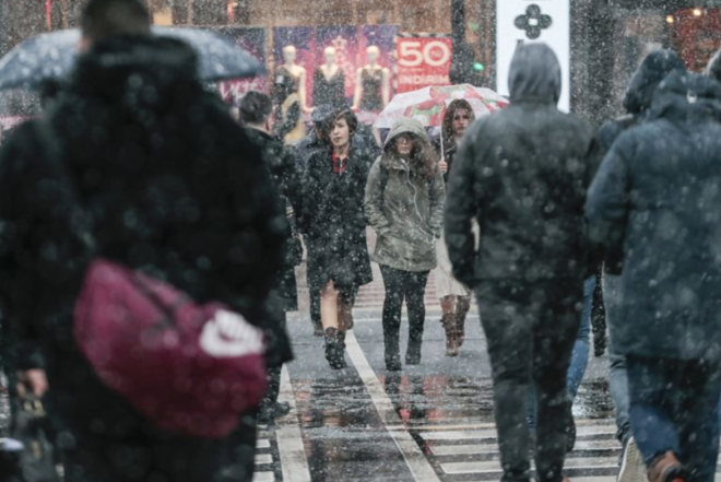 aramba, Perembe ve Cuma gnleri de aralklarla devam etmesi beklenen yalarn genellikle yamur ve karla kark yamur, yksek kesimlerde ise kar eklinde olaca tahmin ediliyor.