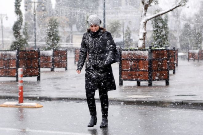 Yalarn, akam saatlerinde Balkesir&#8217;in bat kylar ile anakkale&#8217;nin Yenice ilesinde kuvvetli olmas beklenirken sabah ile gece saatlerinde buzlanma ve don olayyla birlikte yer yer pus ve sis hadisesi bekleniyor.