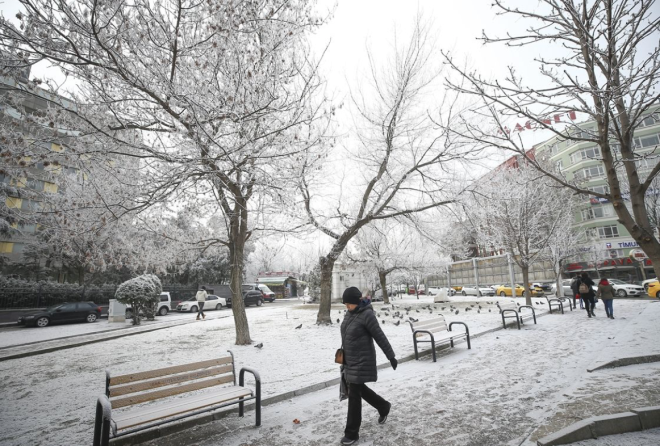 Deprem blgesinde hava   <br>  Deprem blgesinde bugn ya beklenmiyor. Blgenin Sal gn akam saatlerinden sonra yal bir havann etkisine girecei tahmin ediliyor.