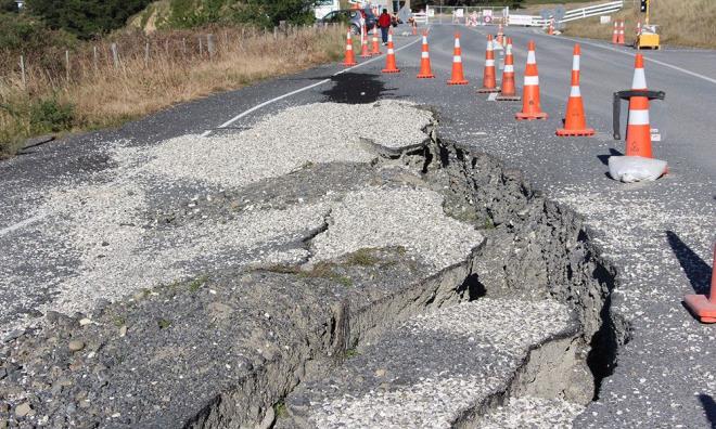MTA ve AFAD tarafndan listelenen fay hatlar, birka admda kolayca grntlenebiliyor. Fay haritas ile hangi ehir ya da ileden fay hatlar getiini listeyen iki kurum, bu bilgileri belirli periyodlarda gncelliyor. Trkiye fay haritas grntleme ekran, internet zerinden kolayca grntlenebilmektedir.