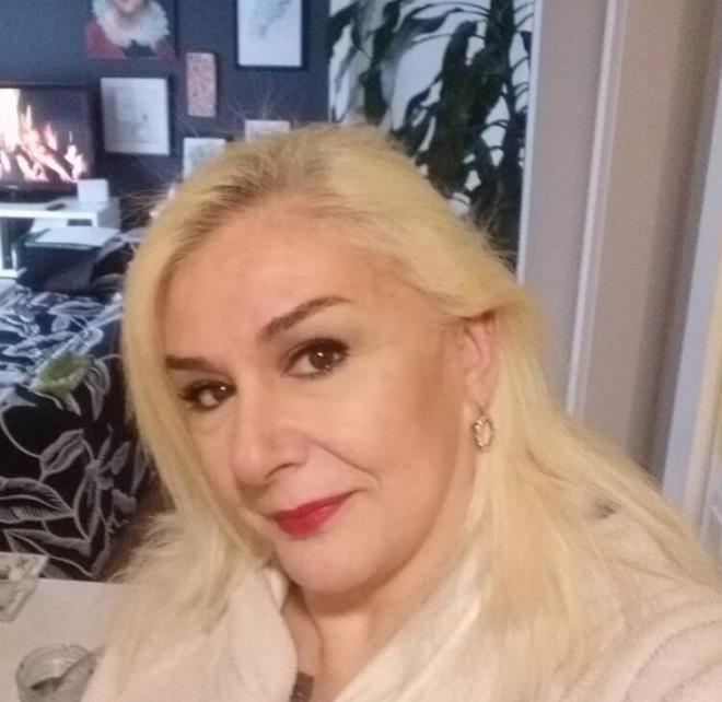 Fotoraftaki kii bir dnem sahnelerde frtnalar estiren Burin Orhon...