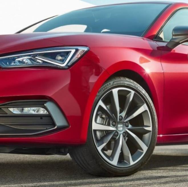 Leon 1.0 TSI, 1.5 TSI ve 2.0 TSI motor seenekleriyle sata kacak. 1.0 ve 1.5 TSI motorlar hafif hybrid modelinde de bulunacak.