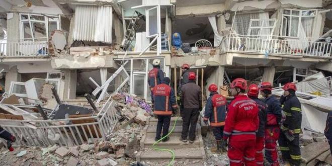 AFAD, afet blgesine ulatrlan yardm malzemesi miktarn u ekilde aklad:  <br>  "320 TIR dolusu ihtiya malzemesi, AFAD Bakanl koordinasyonunda blgeye ulatrlmtr. Blgeye toplam 26 bin 397 aile adr, 400 genel maksatl adr, 37 bin 598 yatak, 86 bin 318 battaniye, 3244 uyku seti, 8776 stc, 1488 hijyen paketi, 6436 adet gda kolisi sevk edilmitir. Sevkine devam edilen yardmlar ile ilk 18 saatte gnderilen 5 bin civar yatan says yaklak 8&#8217;e, 15 bine yakn battaniye ve 1500 civar stcnn adedi ise neredeyse 6&#8217;ya katlanm durumdadr."