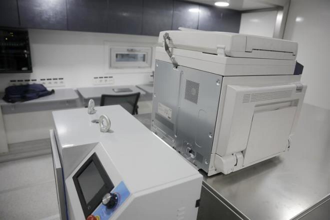 "Boazii niversitesi&#8217;nden ve stanbul Teknik niversitesi&#8217;nden hocalarmzn da tasarmlarn yapt bir yazlm marifetiyle buradan aldmz verileri, buradan aldmz verilerle st ste koyarak binann hzl bir ekilde yklp yklmayacan, riskli olup olmadna karar veriyoruz" dedi.