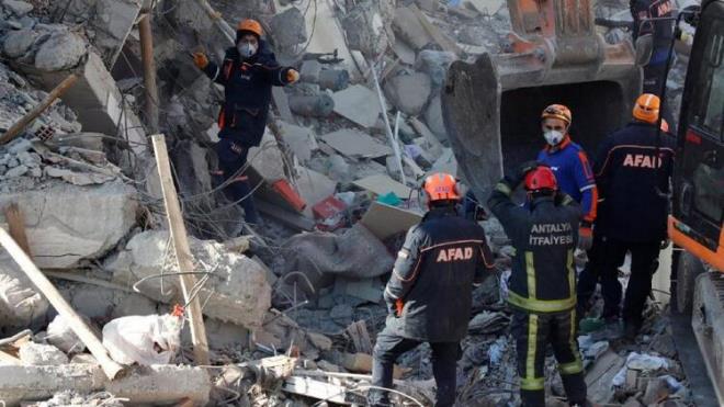 Aklamada ayrca, u ana kadar blgede bykl 4&#8217;n zerinde 22 art olmak zere toplam 1416 art deprem meydana geldii kaydedildi.