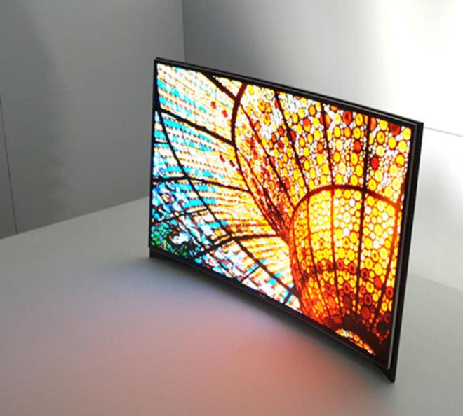 Akll TV<br>    Gnmzde artk tm cihazlar bir ekilde balant zelliine sahip. Evinizde akll telefon, bilgisayar, tablet, aa bal depolama cihaz gibi aygtlar varsa TV'nizin de bunlarla balant kurabilmesi daha size daha esnek bir kullanm imkan sunacaktr. Alacanz TV'de en azndan WiFi veya Ethernet balant seenei olmasna zen gsterin. Baz TV modellerinde bulunan Bluetooth balants da faydal olacaktr.Televizyonlarn kendilerine ait Akll TV platformlar da sahip olduklar uygulamalarla size farkl imkanlar sunabilir. Ancak ok sayda TV uygulamasnn arasndan gerekten faydal olanlarn saysnn ok fazla olmadn da belirtelim. TV kanallarnn ya da Netflix gibi servislerin uygulamalar en ie yarar uygulamalar arasnda yer alyor.TV'nizin arayznn de karmak deil derli toplu olmas nemli. Grnt kaynaklar arasnda gei yapmak, ayarlar dzenlemek, uygulamalar kullanmak gibi ilevlerin kolayca yaplp yaplmadn deneyin.