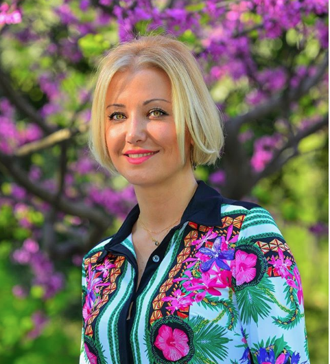 Ancak firmann sosyal medya hesaplarnda reklam yz olan Berna Lain'in yer ald tek bir paylamn bile olmamas dikkat ekiyor.