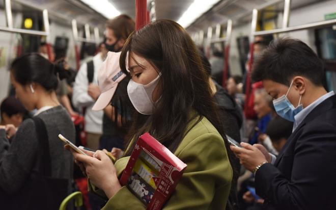 in resmi kaynaklar iyileen 124 kiinin hikayelerine ekranlarda yer vererek halkna moral alamaya alyor.