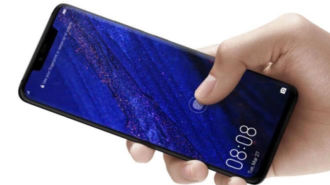 Huawei Mate 30 Pro, HiSilicon tarafndan gelitirilen ve u anda en gl mobil ilemcilerden biri olan Kirin 990 ilemcisinden g alyor.8 GB RAM ile birlikte bizleri karlayan telefonun depolama alan tarafnda ise UFS 3.0 standartnda 256 GB ve 512 GB olmak zere iki farkl varyasyonu bulunuyor. Telefonun hafzas Huawei tarafndan satlan Nano Memory kartlar ile birlikte 256 GB&#8217;a kadar artrlabiliyor.Kamera tarafna bakldnda Huawei P30 Pro&#8216;yla benzer kamera kurulumuna sahip olduunu gryoruz. Ana kamera, telefoto kamera, ultra geni a ve 3D ToF kamera olmak zere 4 kamera ile karmza kan telefonun ana kameras, 40 Megapiksel znrlnde ve f/1.6 diyafram aklna sahip.