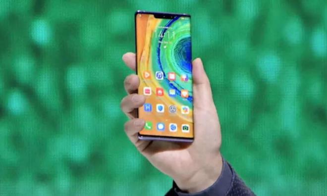 Ana kamera 40 MP znrlnde, f/1.6 diyafram aklna sahip ve optik grnt sabitleyici zellii bulunuyor. kincil kamera ise 16 MP ve sinematik geni a ad verilen yenilii sunacak bir lense sahip. nc sensr 8 MP znrlnde ve telefoto lens ile geliyor, 3x optik zoom sunuyor.