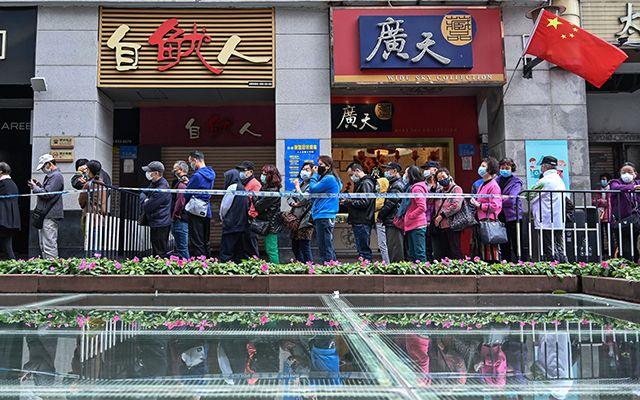 Dzenlemeler gevek yaptrmlar yetersiz  <br>  inli yetkililer baz trlere ilikin olarak avlanma ve sat yasa karar ald ve baz trlerin ticareti iin de zel lisanslar alnmas gerekiyor ancak zellikle ekonomik getirisi yksek olan trlerde dzenlemeler olduka gevek ve yaptrmlar yeterli deil. in daha nce misk kedisinin tketimine ynelik yasaklama karar almt ancak ticaret bir ekilde devam etti.