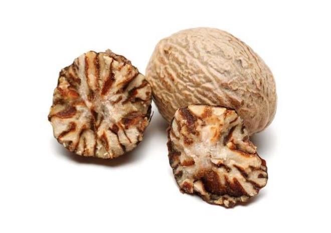 Kan Basnc ve dolamn dzenlemeye yardmc olur.  <br>  Muskat kalsiyum, potasyum, manganez ve demir gibi mineraller bakmndan zengindir ve bunlarn tm kan basncnn dzenlenmesinde ve kan dolamnn artmasnda yardmc olur. Bu mineraller stresi azaltma etkisine sahiptir ve ayrca kan damarlarn gevetir ve kan basncnn dzenlenmesinde de yardmc olur.