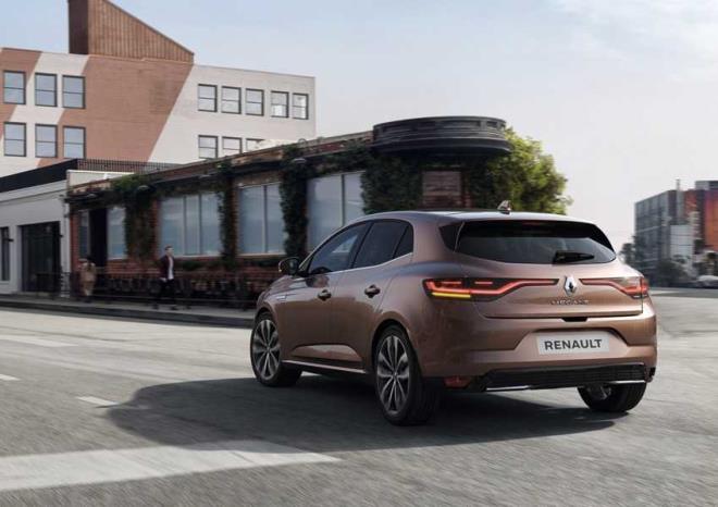 Model gamna ehir iinde 65 km'yi elektrikli modeller gibi giden arj edilebilir hibrit seeneini ekleyen Megane'nin i mekanda kulland dev ekranlar dikkat ekti.