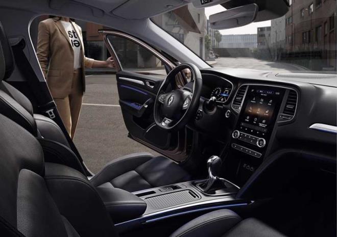 Modelin i mekanda nemli bir gncelleme yapt gzlemlenirken, otomobilin orta konsoluna konumlandrlan 10.2 in ekran kullanm dikkat ekti.