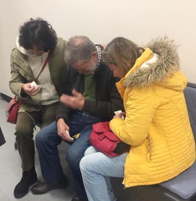 2 HAFTA NCE EN ANLATMITI  Ahmet Mekin, kendisi gibi oyuncu olan ei iin 2 hafta nce DHA&#8217;ya verdii rportajda 1957 ylnda eim Avrupa&#8217;da Orhan Kemal&#8217;in romanndan uyarlanan &#8217;Sulu&#8217; filmi ile urayordu. O tarihlerde tantk. Birlikte yaamaya karar verdik ve eim o tarihten itibaren oyunculuk yapmayacan syledi. Neden diye sordum, &#8217;Evlilikte, beraber oyunculuk olmuyor&#8217; dedi. O tarihten sonra da sinemaya dnmedi. Bu nedenle 63 yl sren evliliimizi o ayakta tuttu. Hem de aslan gibi devam ettirdi. Torunlarmz evlenmeye balad, evremiz geniledi ancak bu hastalk bizi ok zd" diye rportaj vermiti.