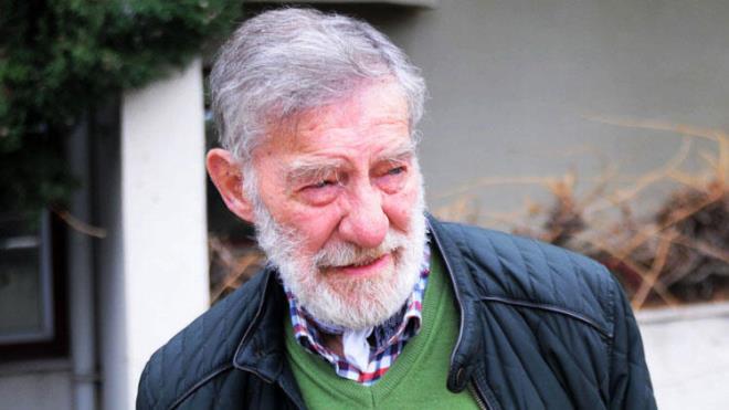 Einin saat 08.00&#8217;de yaamn yitirdiini renen Mekin, hastaneye geldi. Hastalndan bu yana einin bandan ayrlmayan Mekin, ac haberle sarsld.