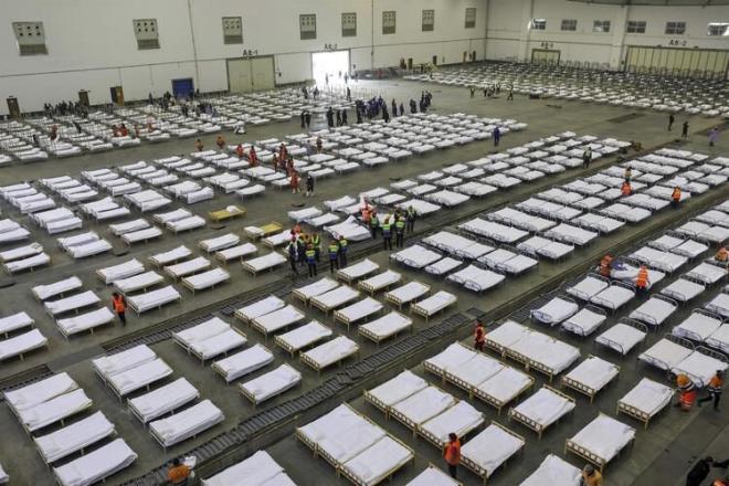 Wuhan'da yetkililer;  binay biri jimnastik salonu ve bir dieri de yine sergi merkezi olmak zere 3 binay daha dnme sokacaklarn akladlar.Yetkililer hastaneye dntrlen bu binalara yeni tip coronavirsne dair hafif semptomlar olan hastalarn nakledileceini duyurdu.