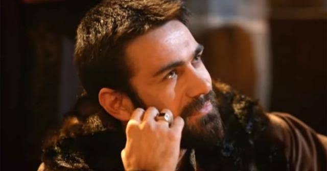 stanbul Anadolu Cumhuriyet Basavcl tarafndan hazrlanan iddianamede, bir uyuturucu soruturmas nedeni ile Sinan Bozburun'un takibe alnd, Bozburun'un 15 Mart 2018 tarihinde Ataehir'de bir kafenin otoparknda Adnan Ko'a uyuturucu olduu dnlen bir madde verdii belirtiliyor. Uyuturucuyu alan Adnan Ko'un kafeye girdii, zerinde yaplan aramada uyuturucu madde olarak deerlendirilen bir maddenin yakaland belirtilen iddianamede, Ahmet Ko'un st aramasnda da uyuturucu olduu deerlendirilen maddenin bulunduu kaydediliyor.