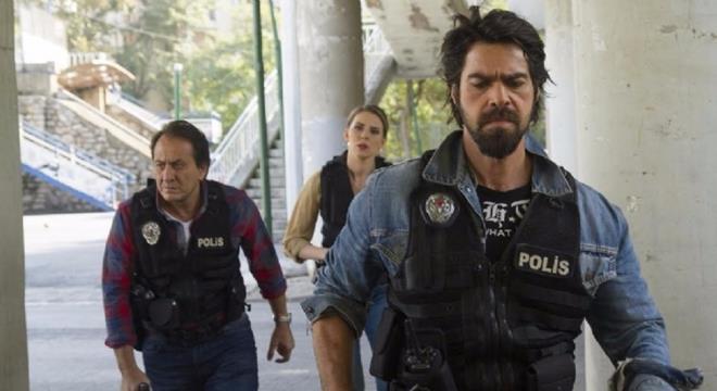 1979 doumlu Uur Pekta, Survivor Trkiye yarmasn kazandktan hemen sonra balad oyunculuk kariyerine devam ediyor. Gamze zelik'le 2008 ylnda hayatn birletiren Pekta, 2005-2006 dneminde bir ka dizi denemesinden sonra uzun soluklu olarak Arka Sokaklar'da rol ald. 2011'de Gamze zelik'ten boanan Uur Pekta, son olarak Kurtlar Vadisi Pusu dizisinde oynamt.