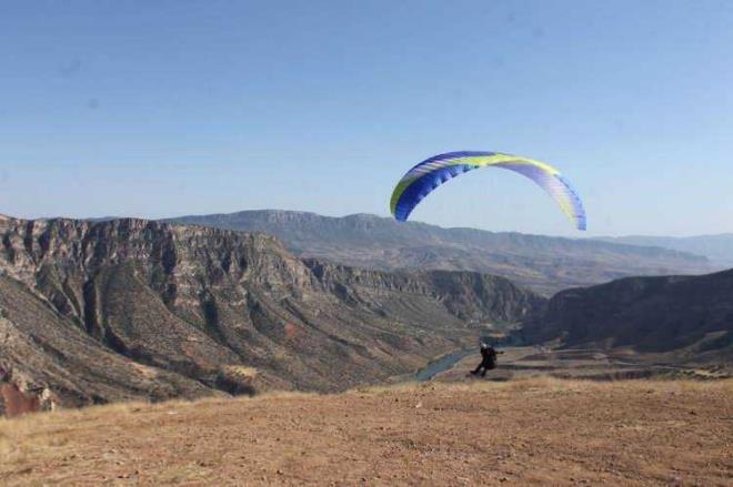 SRT    Doum yeri: Siirt    stanbul'daki nfus: 125.960